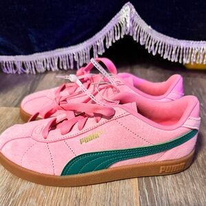 Youth Puma sneaker